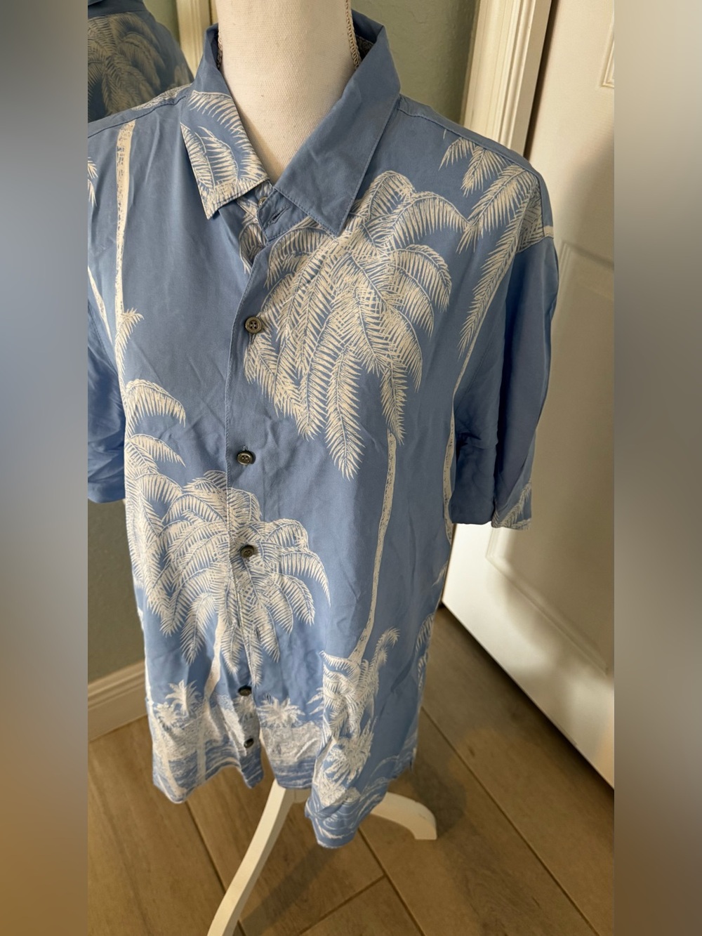 Tori Richard XL Hawaiian Aloha Shirt Blue Palm Viscose Made Hawaii 0681 3604
